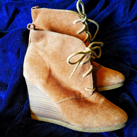Steve Madden Shoes - ✌️STEVE MADDEN Tan Suede Booties